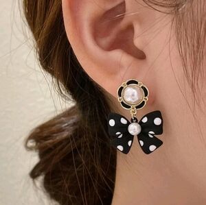 Elegant Black and Gold Bow Earrings